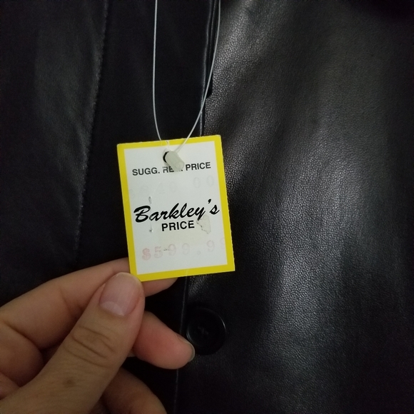 #4 - Leather jacket ๐งฅ - Picture 3 of 7